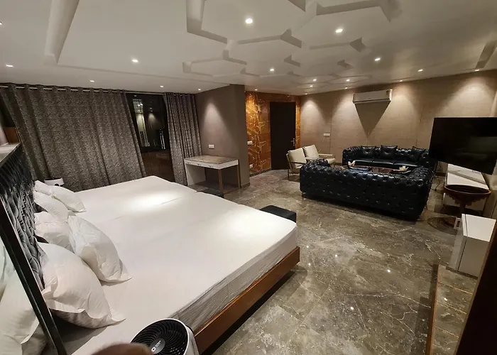 Deluxe King Suite