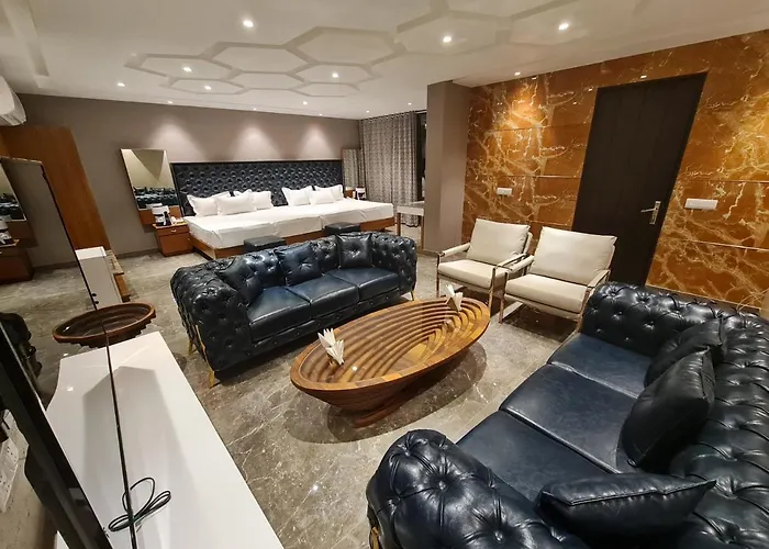 Deluxe King Suite