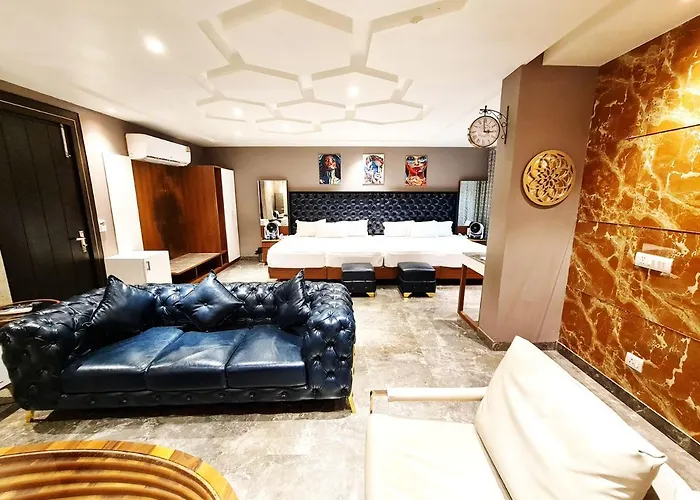 Deluxe King Suite