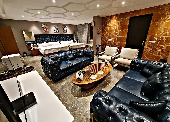 Deluxe King Suite